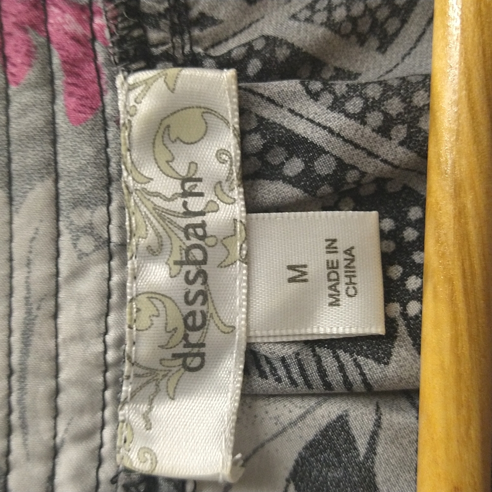 Dressbarn • floral 3/4 sleeve blouse - Picture 4 of 10